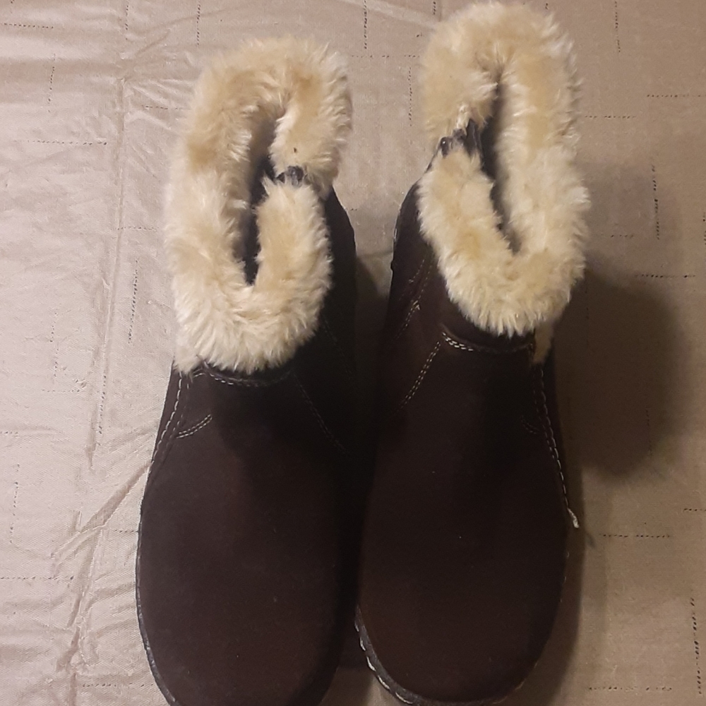 Bass Boots zip up.